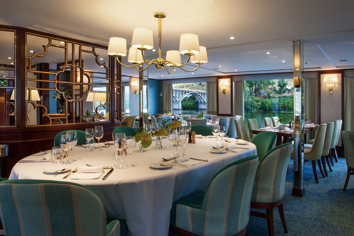 Restaurant, M/S Queen Isabel