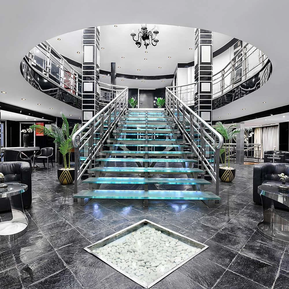 Lobby, H/S Moondance