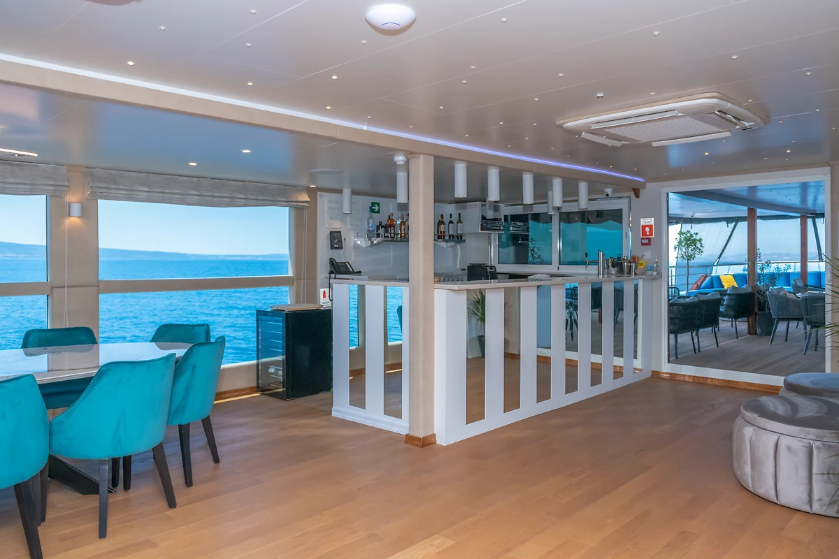 Bar, M/Y Adriatic Blue