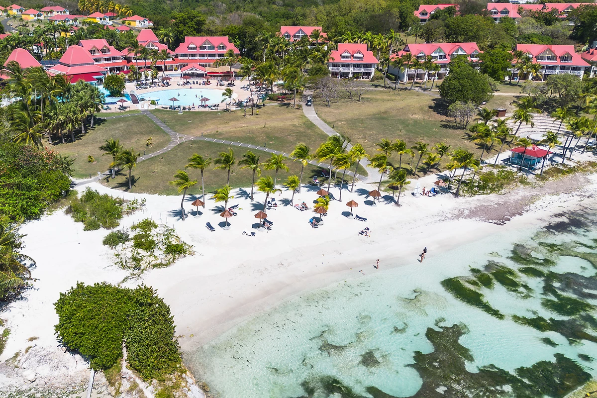 Vue aérienne de l'hôtel et sa plage, Pierre & Vacances Sainte-Anne, Guadeloupe