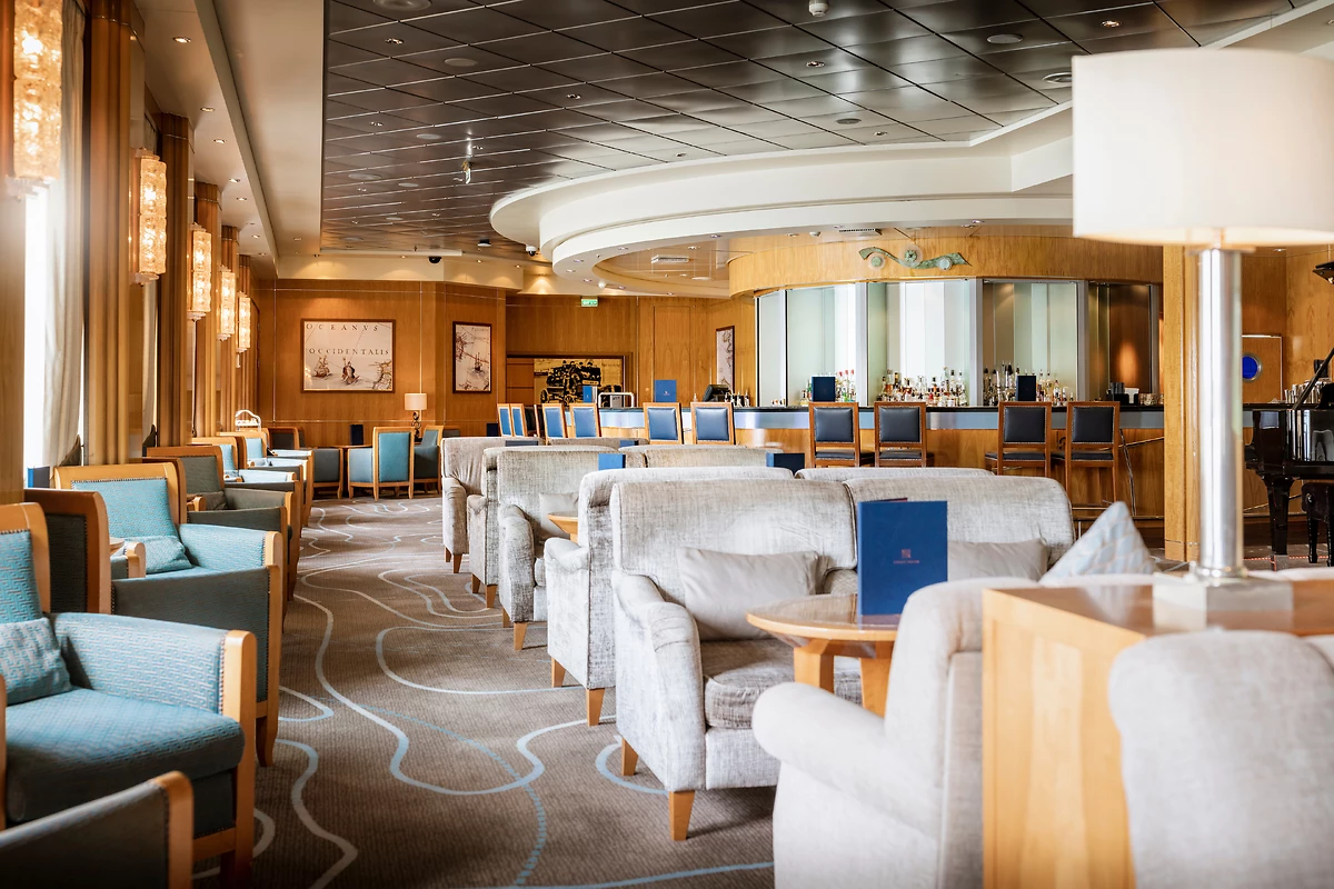 Chart Room, Queen Mary 2, Cunard