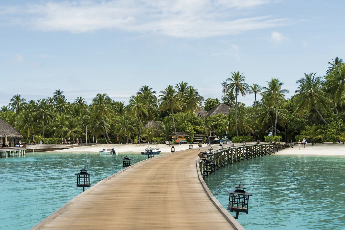 Ponton menant à la plage, Constance Halaveli, Atoll d'Ari, Maldives