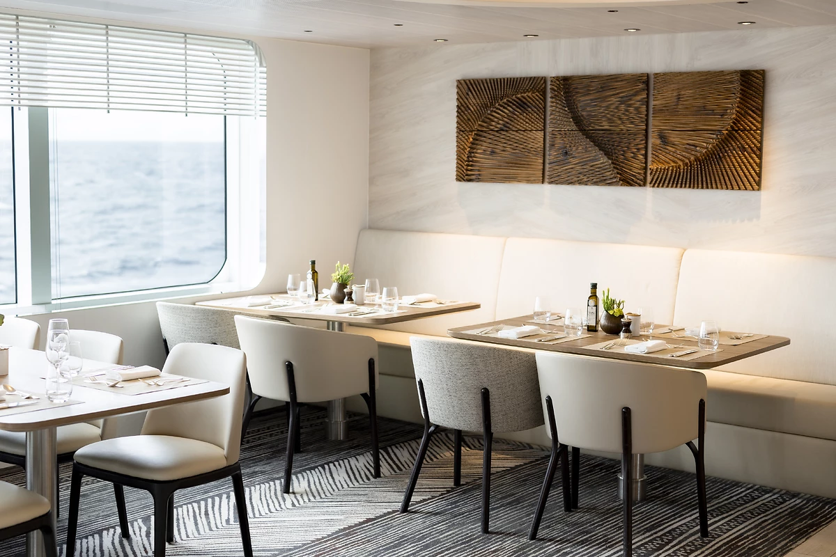 Restaurant gastronomique, Le Dumont-d'Urville, Les Explorers, PONANT