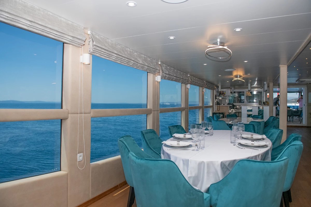 Restaurant, M/Y Adriatic Blue