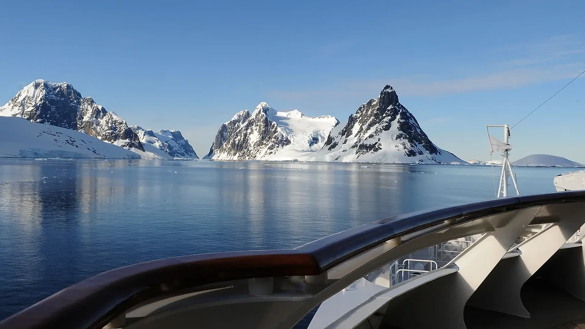 Vue depuis le deck, Le Boréal, Les Sisterships