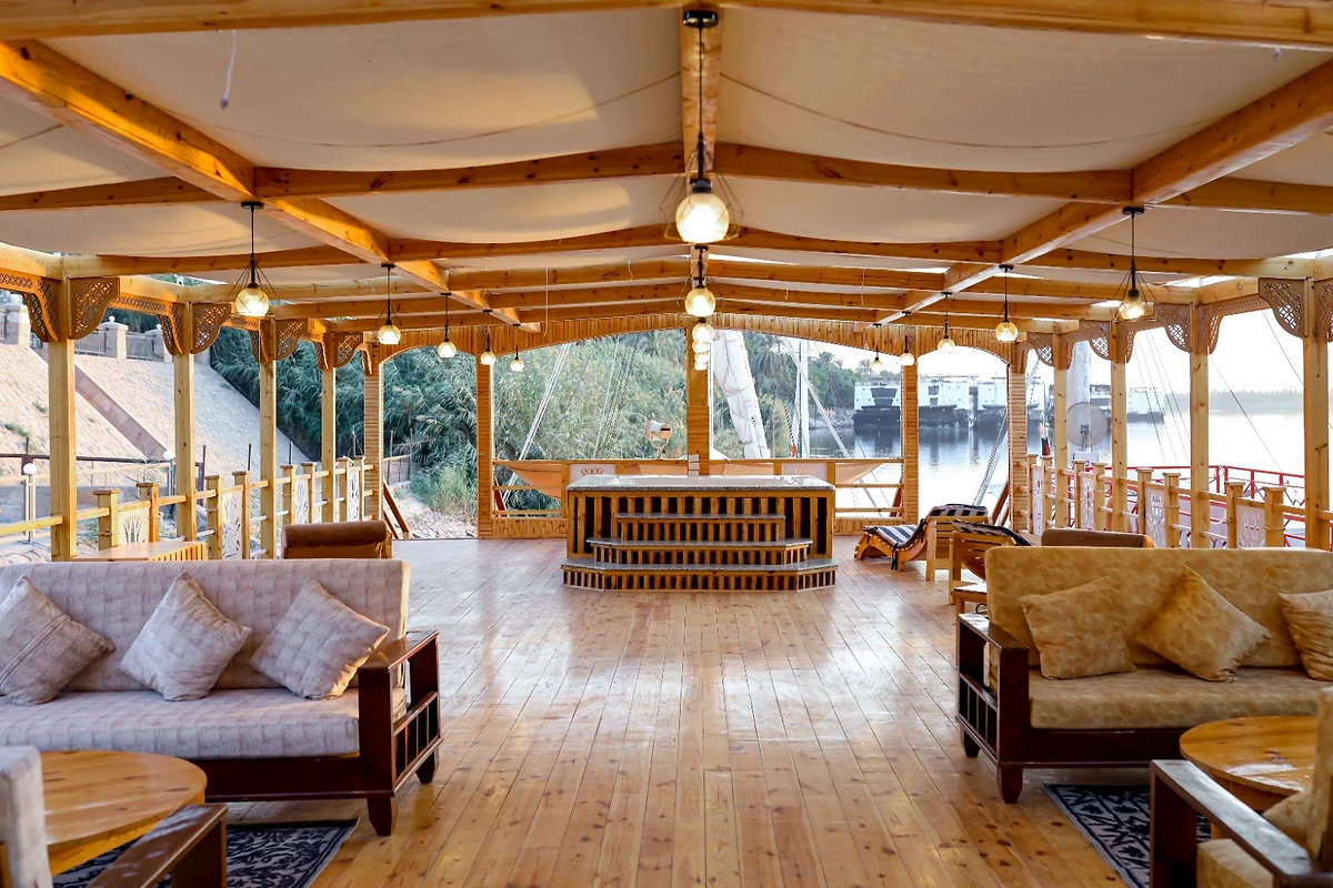 Pont et Jacuzzi, Dahabeya Papyrus