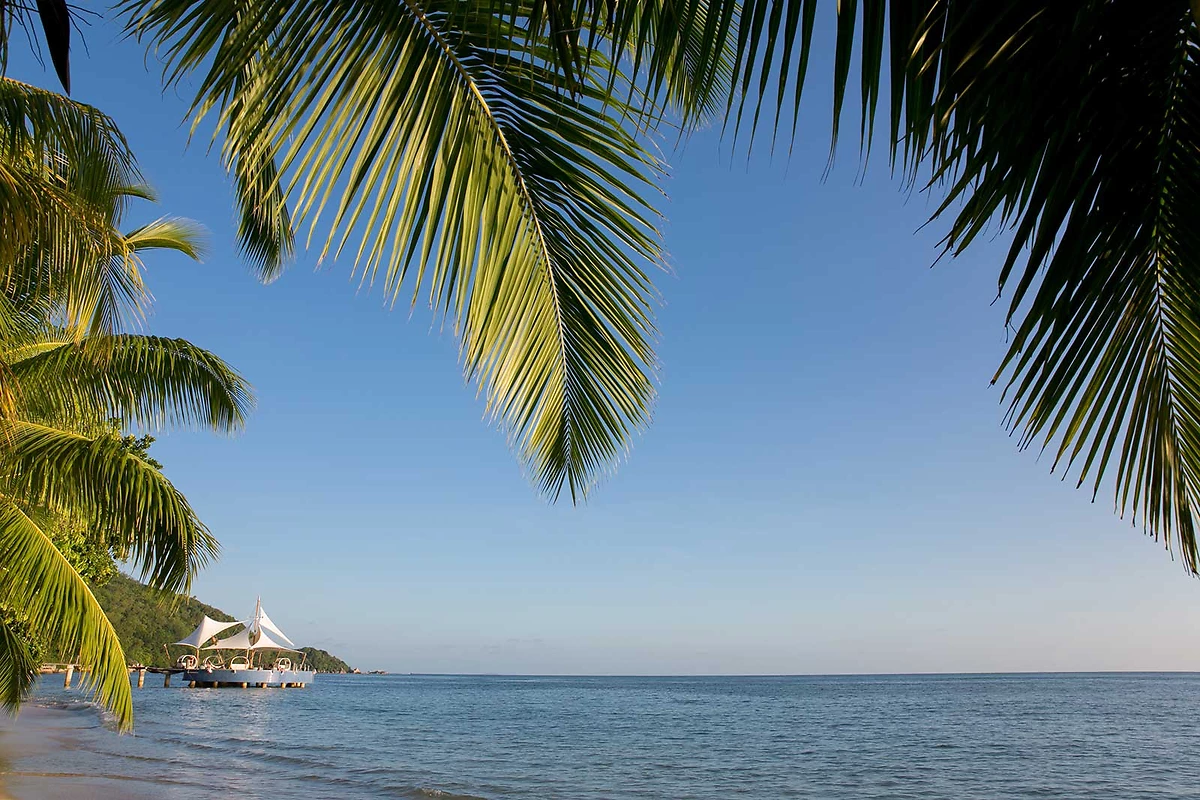 Plage, Coco de Mer & Black Parrot Suites, Praslin, Seychelles