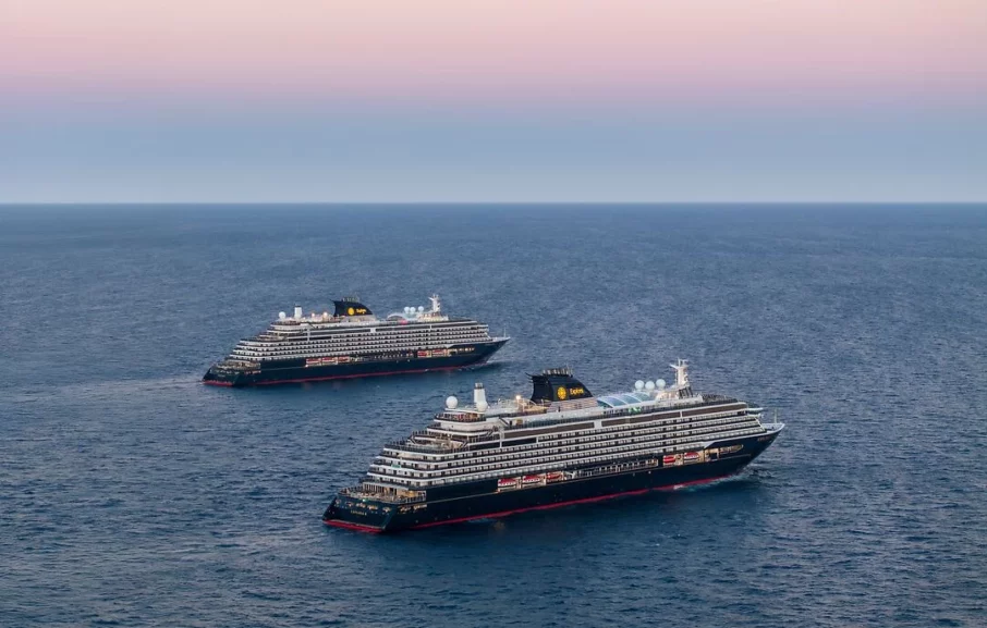 Vue aérienne sur les bateaux Expora, Explora II, Explora Journeys
