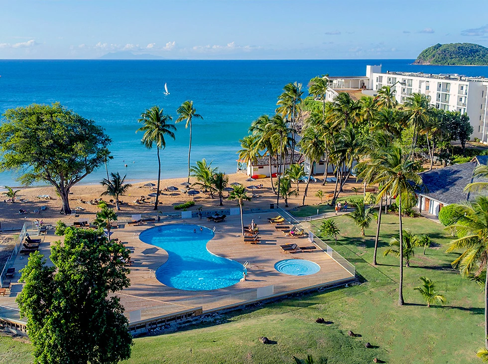 Vue aérienne de la piscine, Langley Resort Fort Royal, Guadeloupe