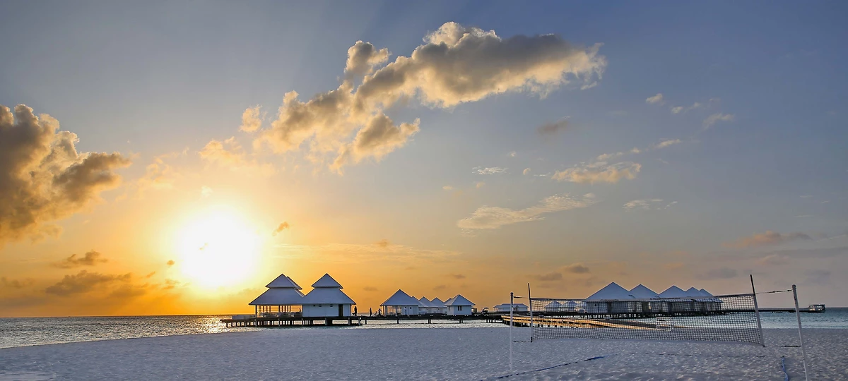 Coucher de soleil sur la plage, Diamonds Athuruga, Atoll d'Ari, Maldives