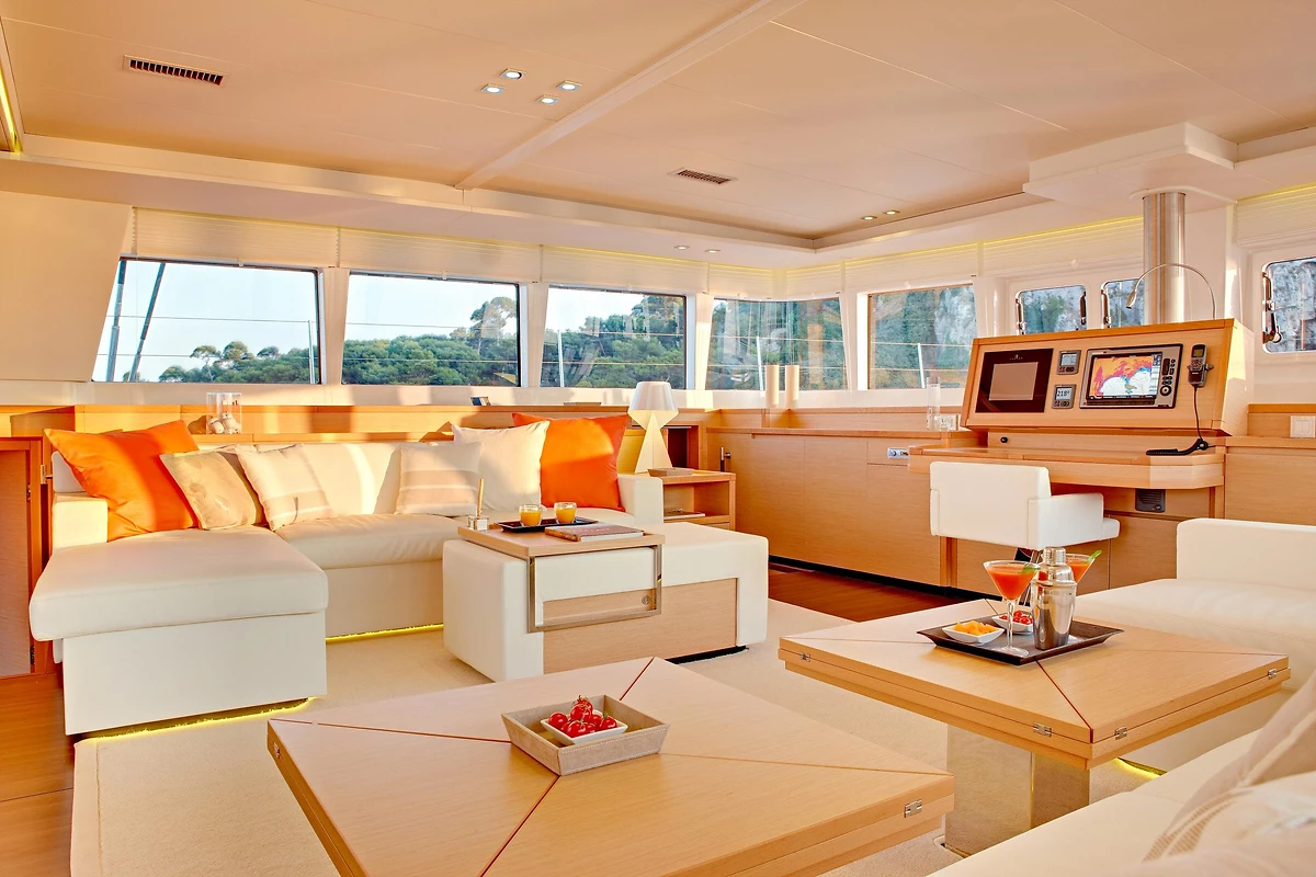 Salon, Dream Yacht Worldwide