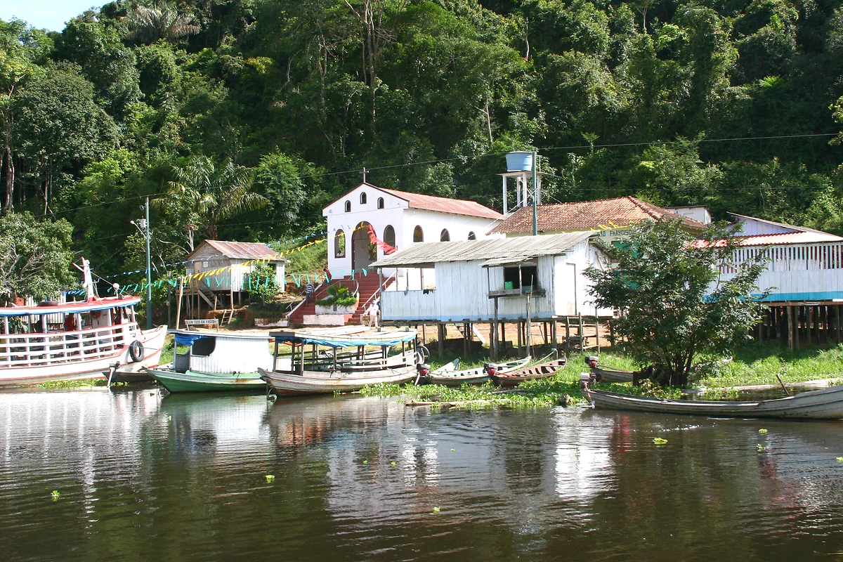 Maisons au bord de l'Amazonie, Boca da Valeria, Brésil