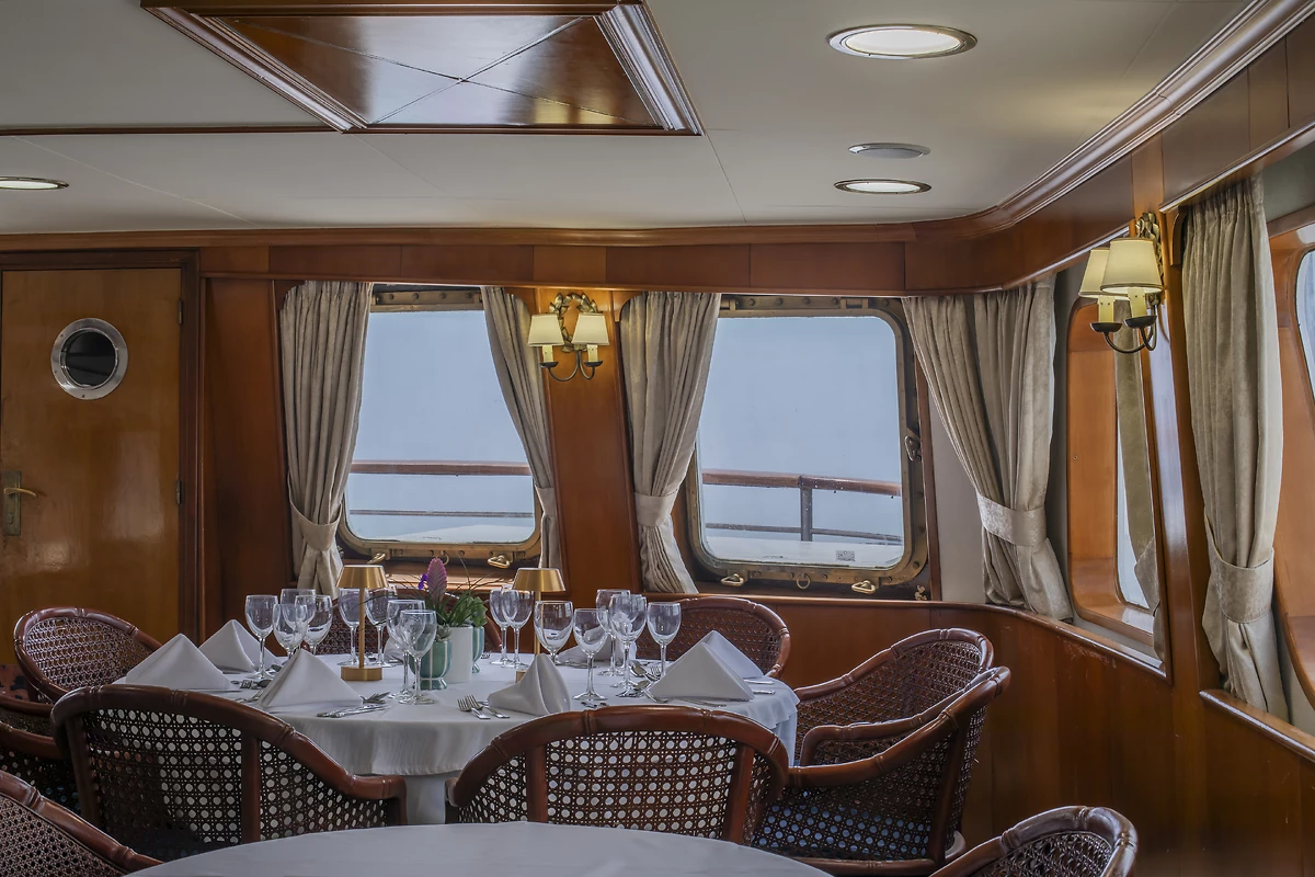 Restaurant, M/Y Callisto