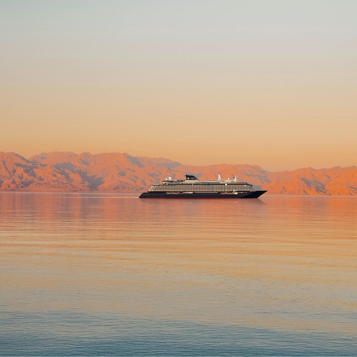 Vue extérieure du bateau, Explora II, Explora Journeys