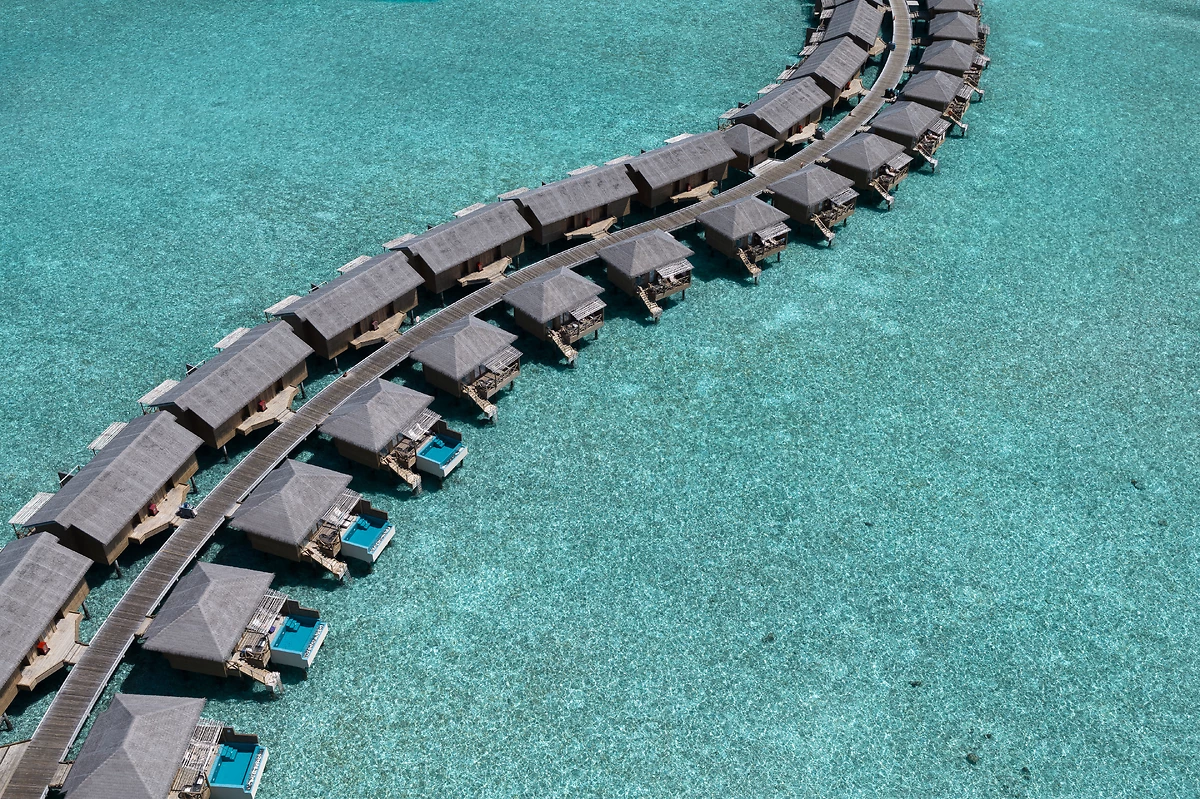 Vue des villas sur pilotis, You & Me Maldives, Atoll de Malé, Maldives