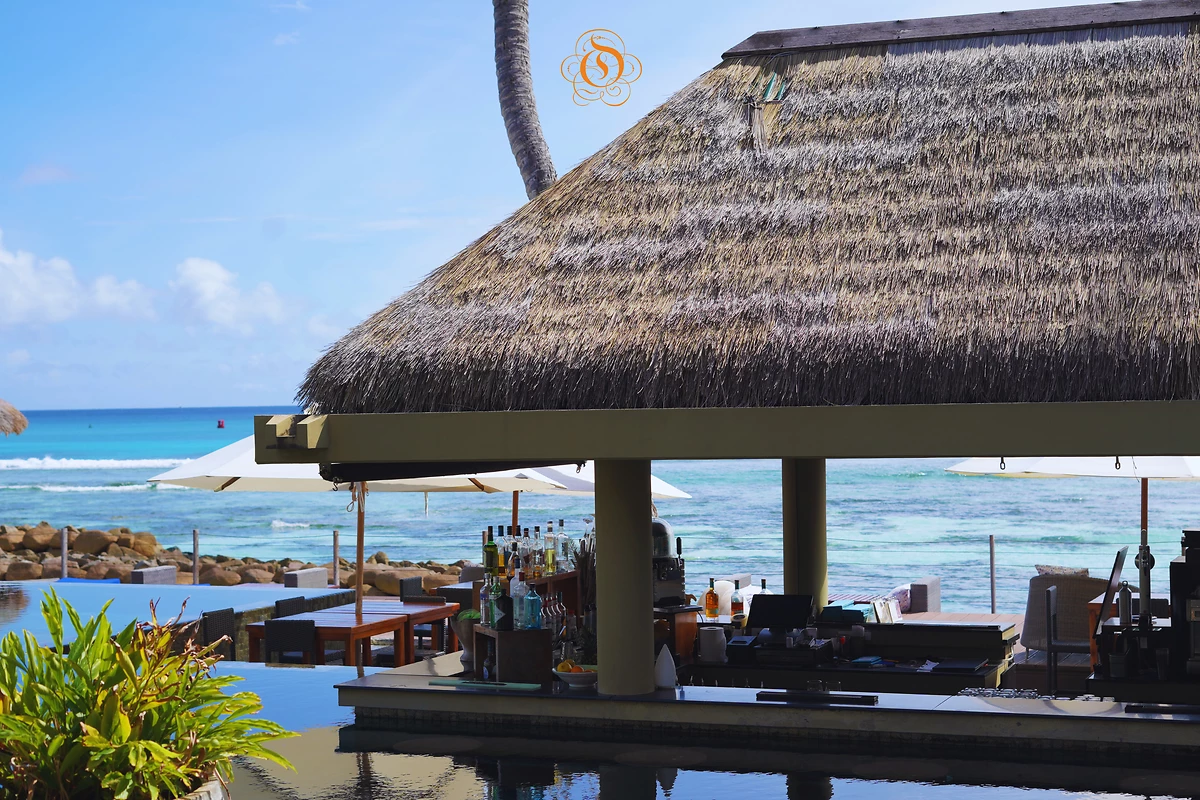 Pool Bar, Domaine de l'Orangeraie, Seychelles