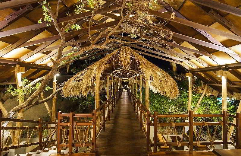 Ponton, Uga Jungle Beach