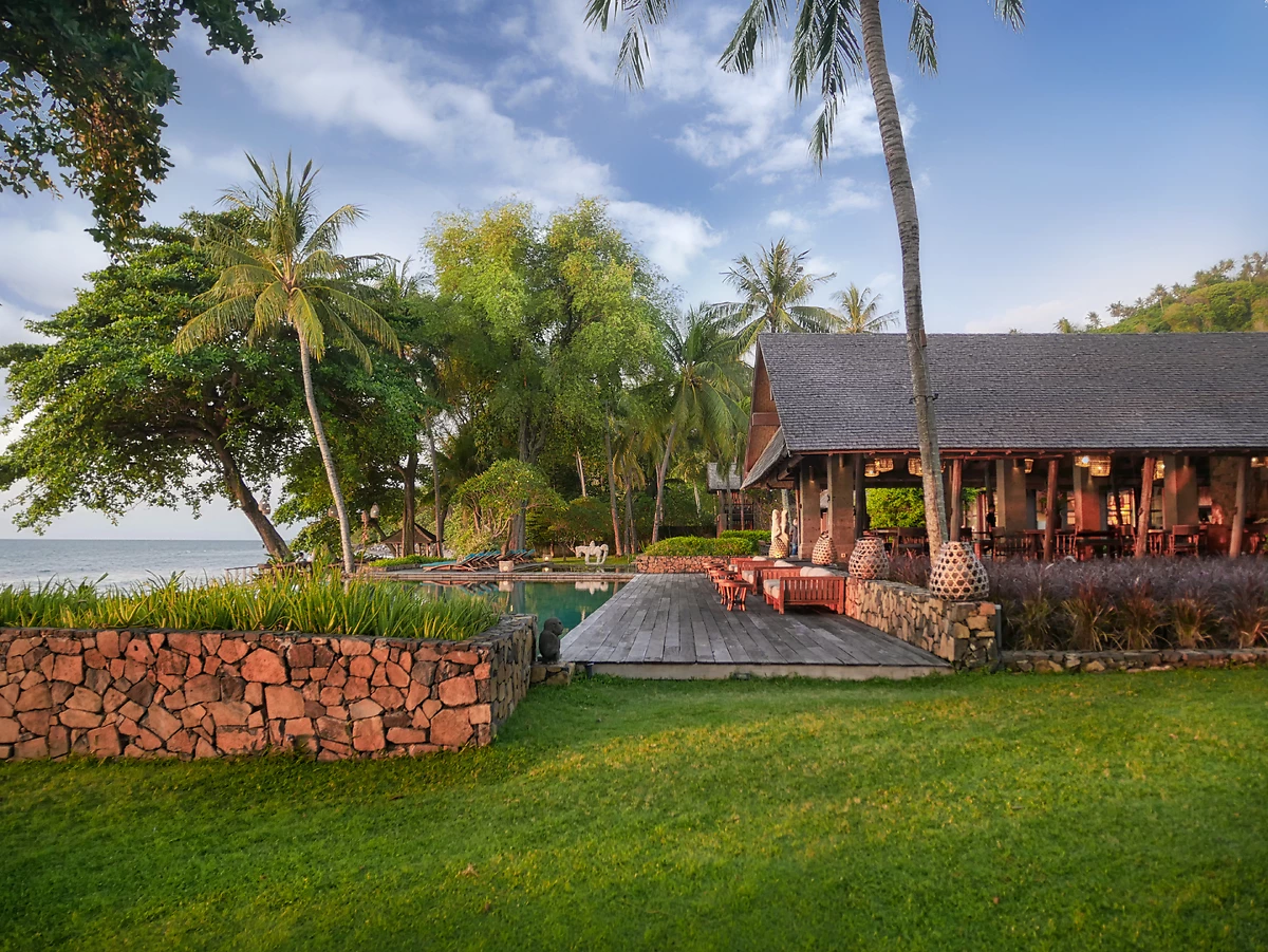 Restaurant donnant sur la piscine, Jeeva Klui Resort