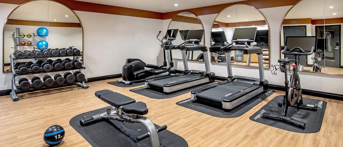 Salle de sport, Pennyweight Hotel Boston, Curio Collection by Hilton