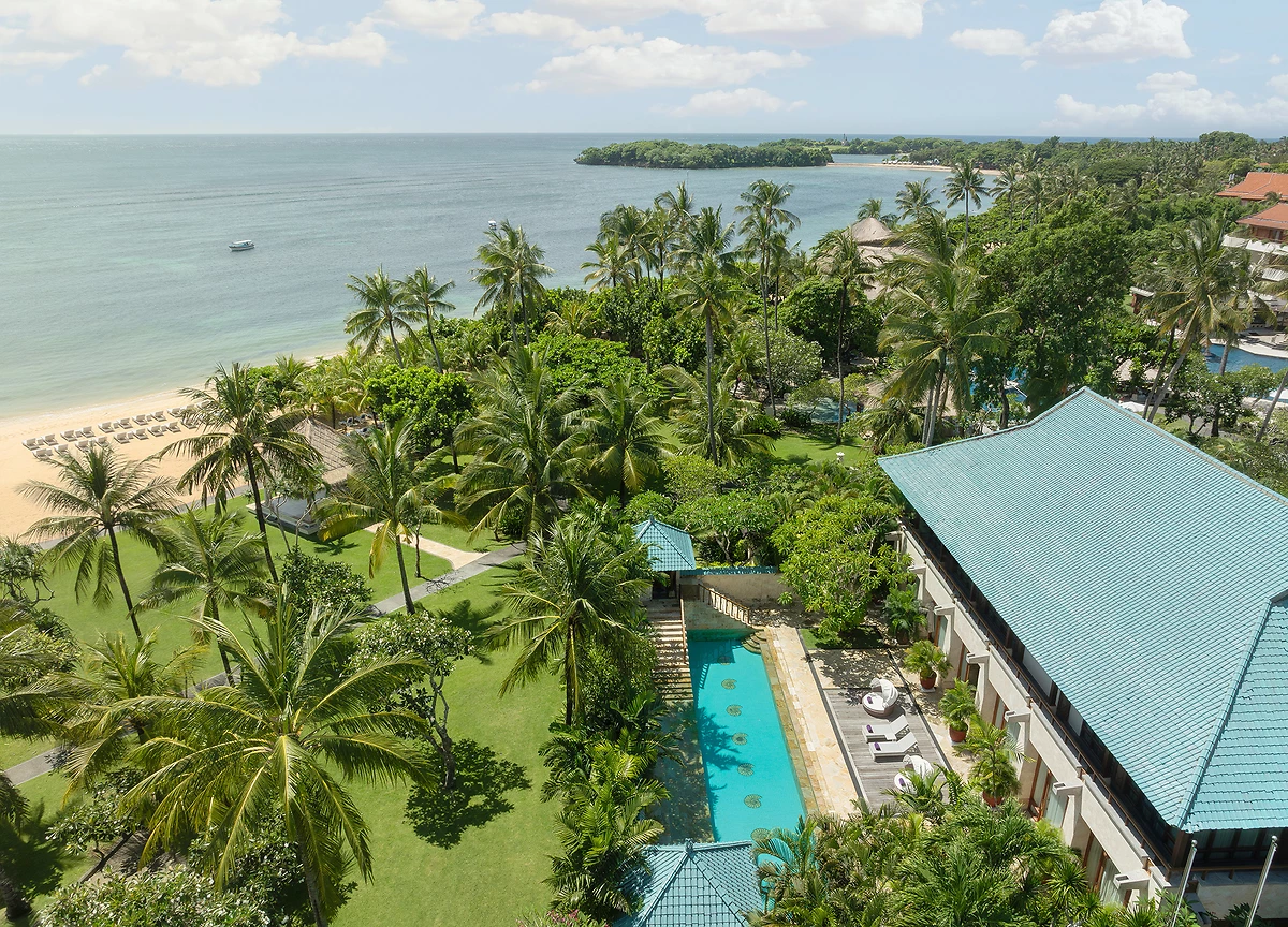 Vue aérienne de la piscine et plage, Nusa Dua Beach Hotel & Spa, Bali