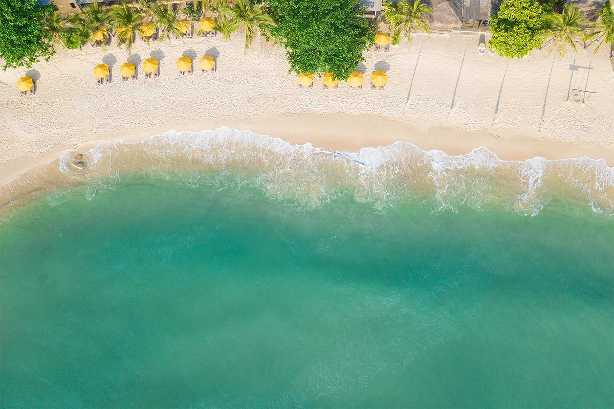 Vue aérienne de la plage de l'hôtel, Buri Rasa Village Phangan, Thaïlande