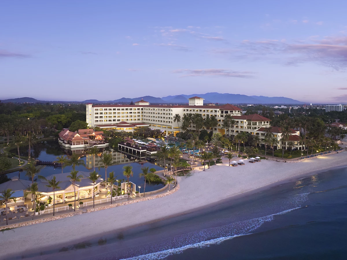 Vue aérienne de l'hôtel et sa plage, Dusit Thani Hua Hin, Thaïlande