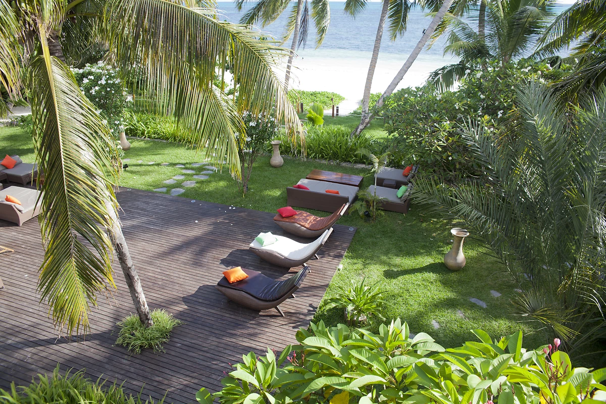 Transats, Dhevatara Beach Hotel, Seychelles