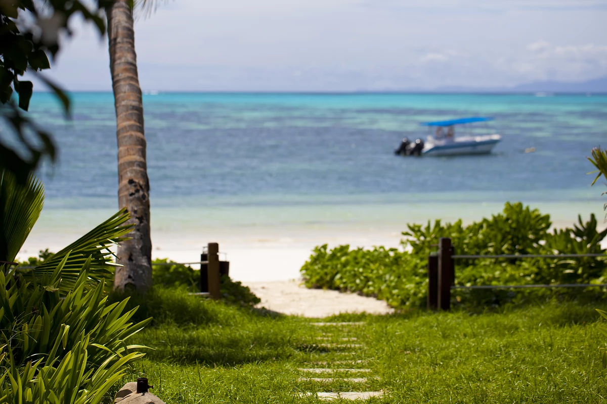 Accès à la plage, Dhevatara Beach Hotel, Seychelles