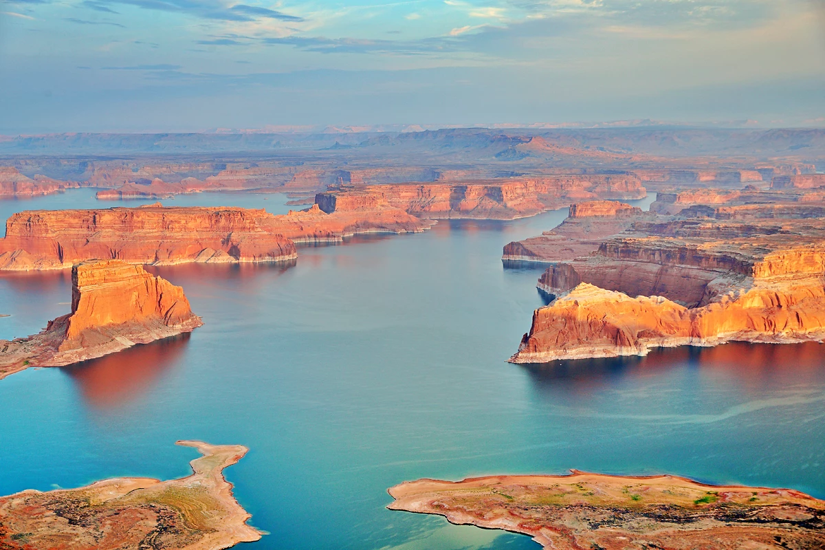 Vue aérienne sur le Lac Powell, Utah/Arizona