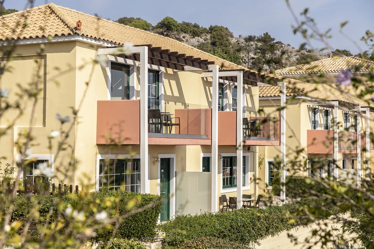 Vue extérieure des chambres, LOUIS Apostolata Island Resort & Spa, Grèce