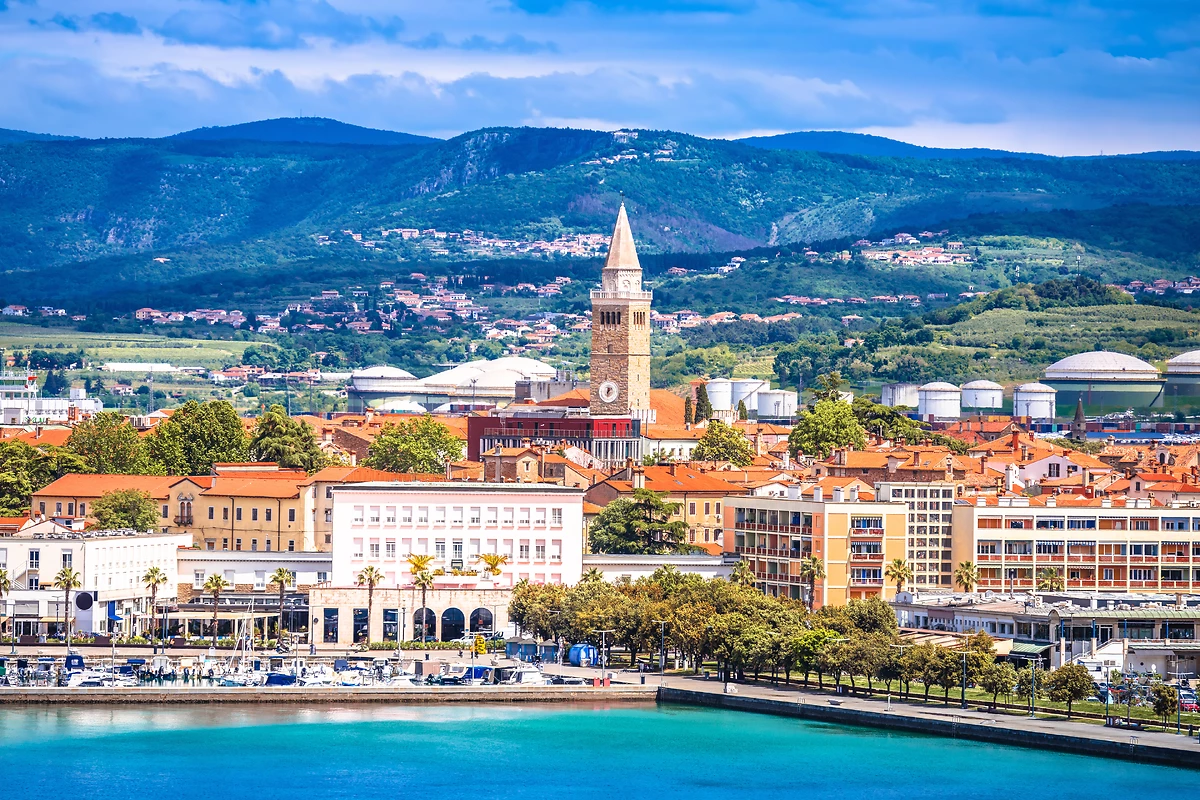 Vue sur la ville de Koper et son église, Slovénie