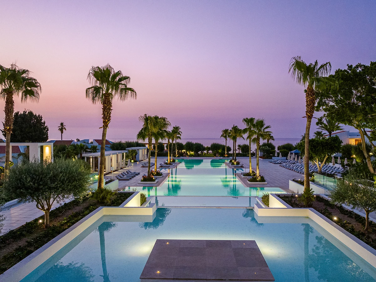 Vue de la piscine de  l'hôtel, Grecotel LUXME Dama Dama, île du Dodécanèse, Grêce