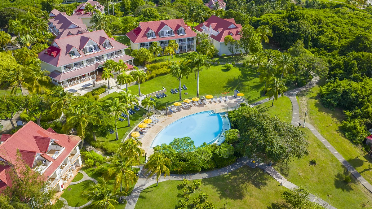 Vue aérienne de la piscine, Pierre & Vacances Sainte-Anne, Guadeloupe