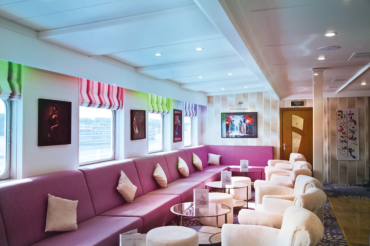 Bar Diagonal, M/S Kandinsky Prestige
