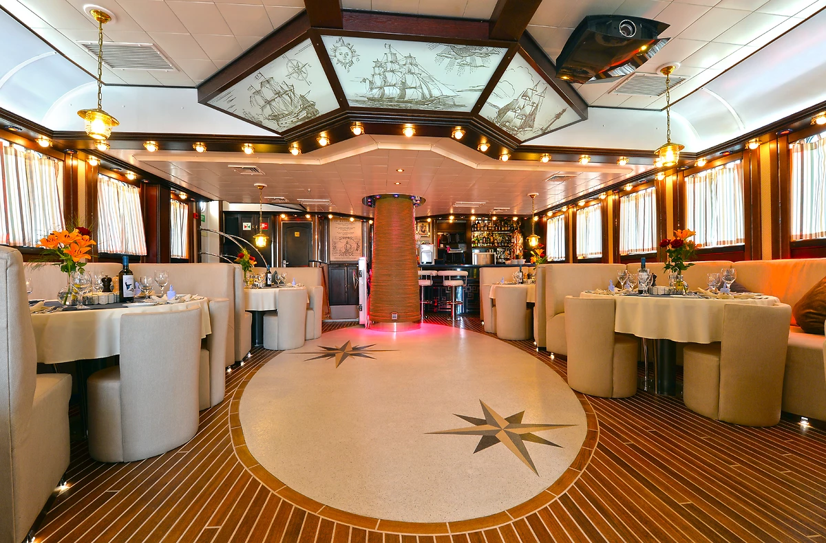 Restaurant du bateau, Running on Waves