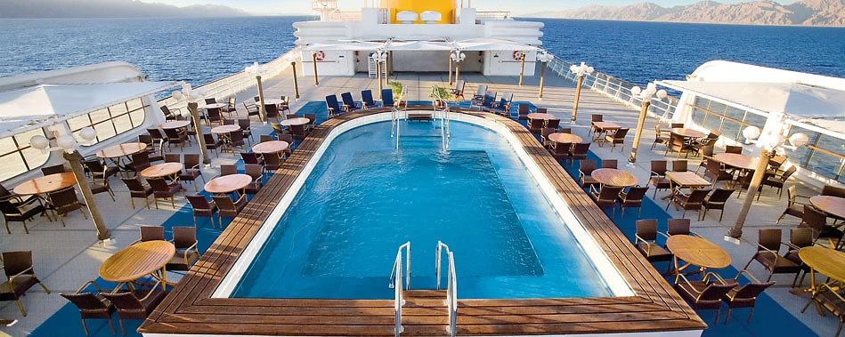 Piscine sur le pont du bateau, M/S Hamburg