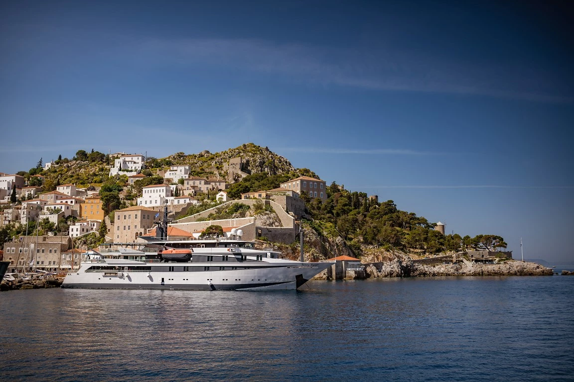 M/Y Variety Voyager