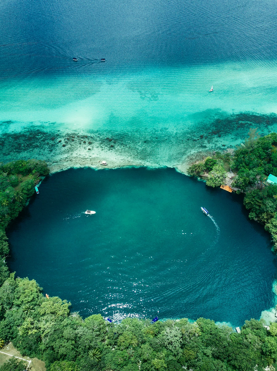 Cenote Negro à Bacalar, Mexique
