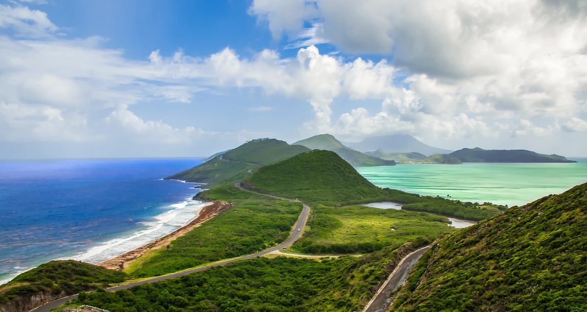 Vue panoramique sur l'océan Atlantique et la mer des Caraïbes, Saint-Kitts-et-Nevis