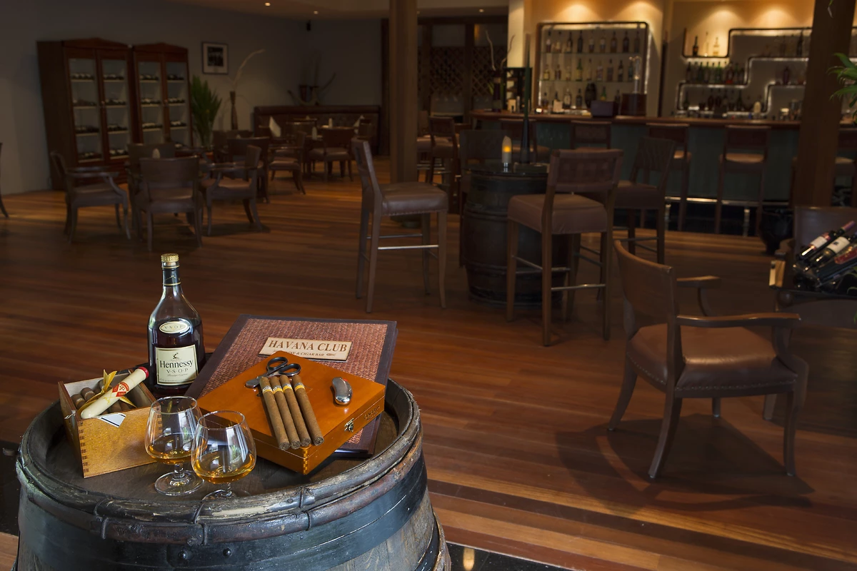Havana Club Wine & Cigar Bar, Kuramathi Maldives