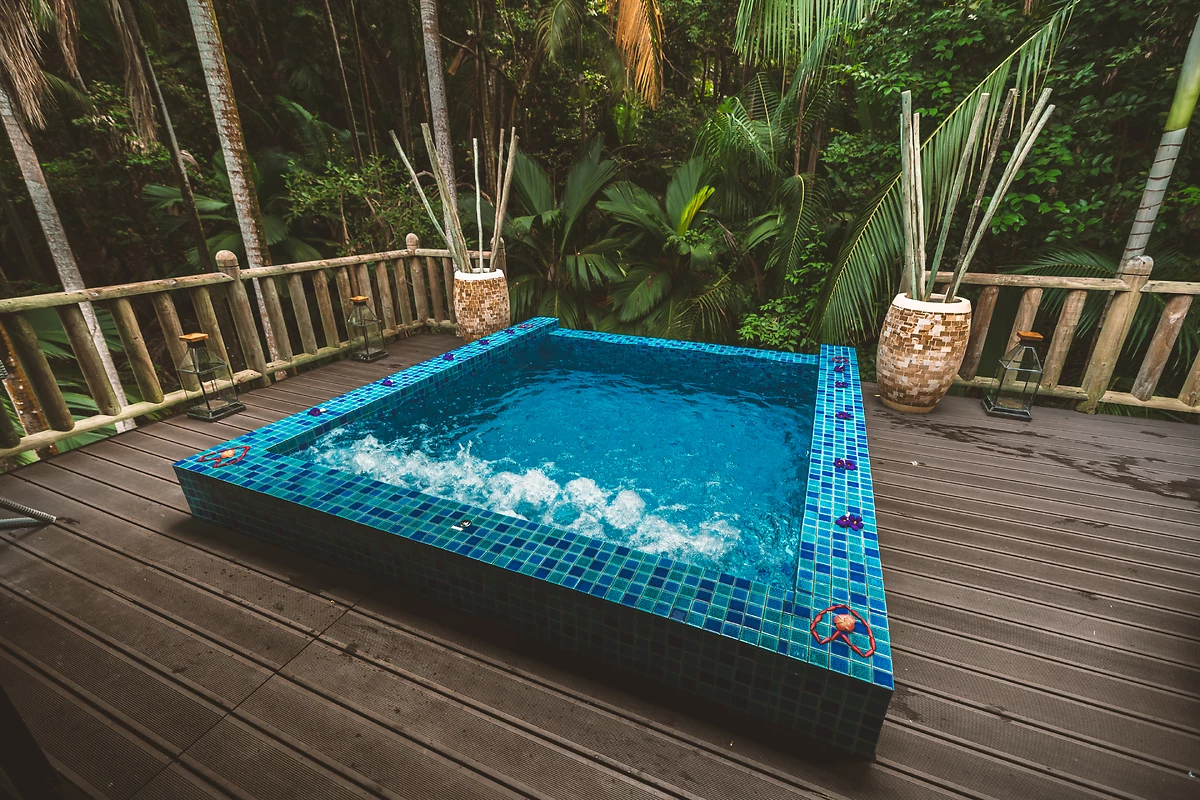 Bain à remous, Frangipani Spa, Valmer Resort, Seychelles