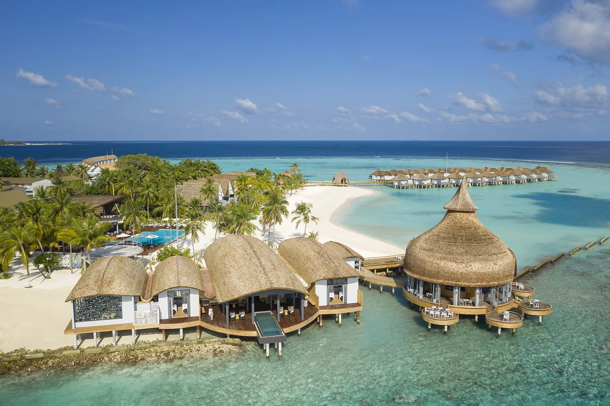 Vue aérienne Navasana Spa & Moodhu Grill, Outrigger Maldives Maafushivaru Resort, Maldives