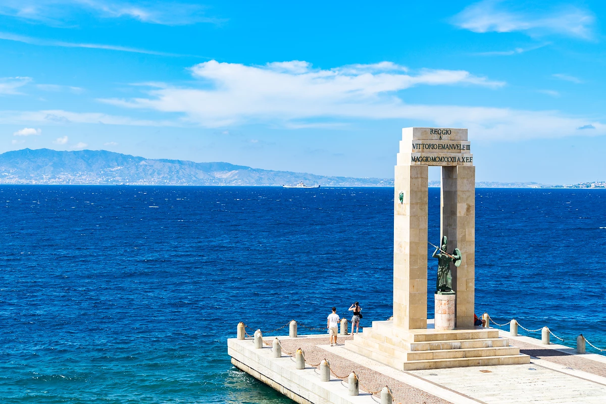 Monument de l'Arena dello Stretto, Reggio Calabria, face au détroit de Messine, Italie
