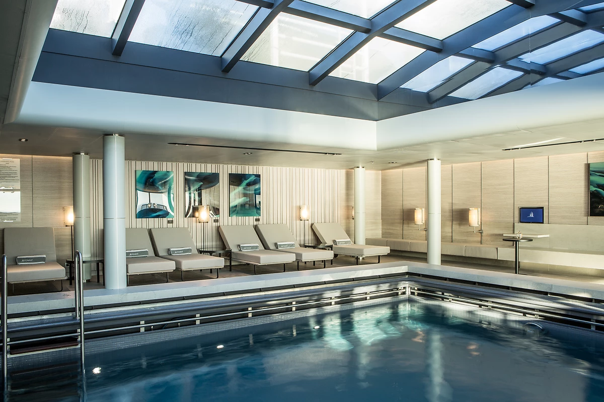 Piscine intérieure, Le Commandant Charcot