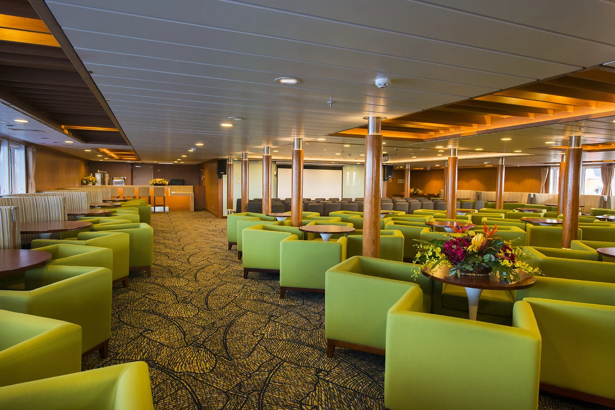 Lounge, Aranui 5