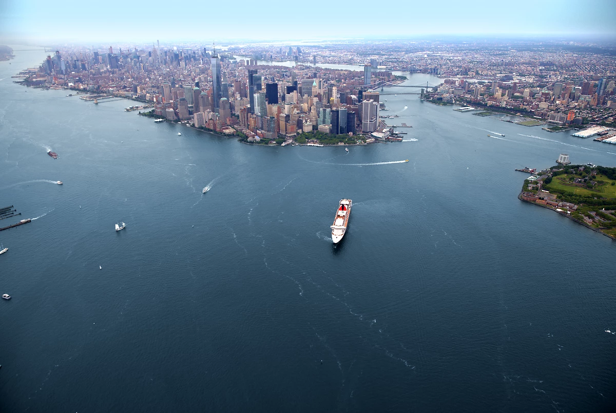Queen Mary 2 à New York, Cunard