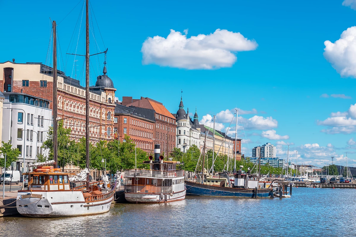 Voiliers amarrés le long de Pohjoisranta, Helsinki, Finlande