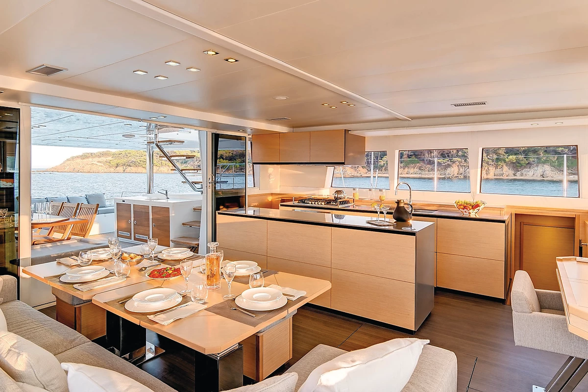 Salon, Dream Yacht Worldwide