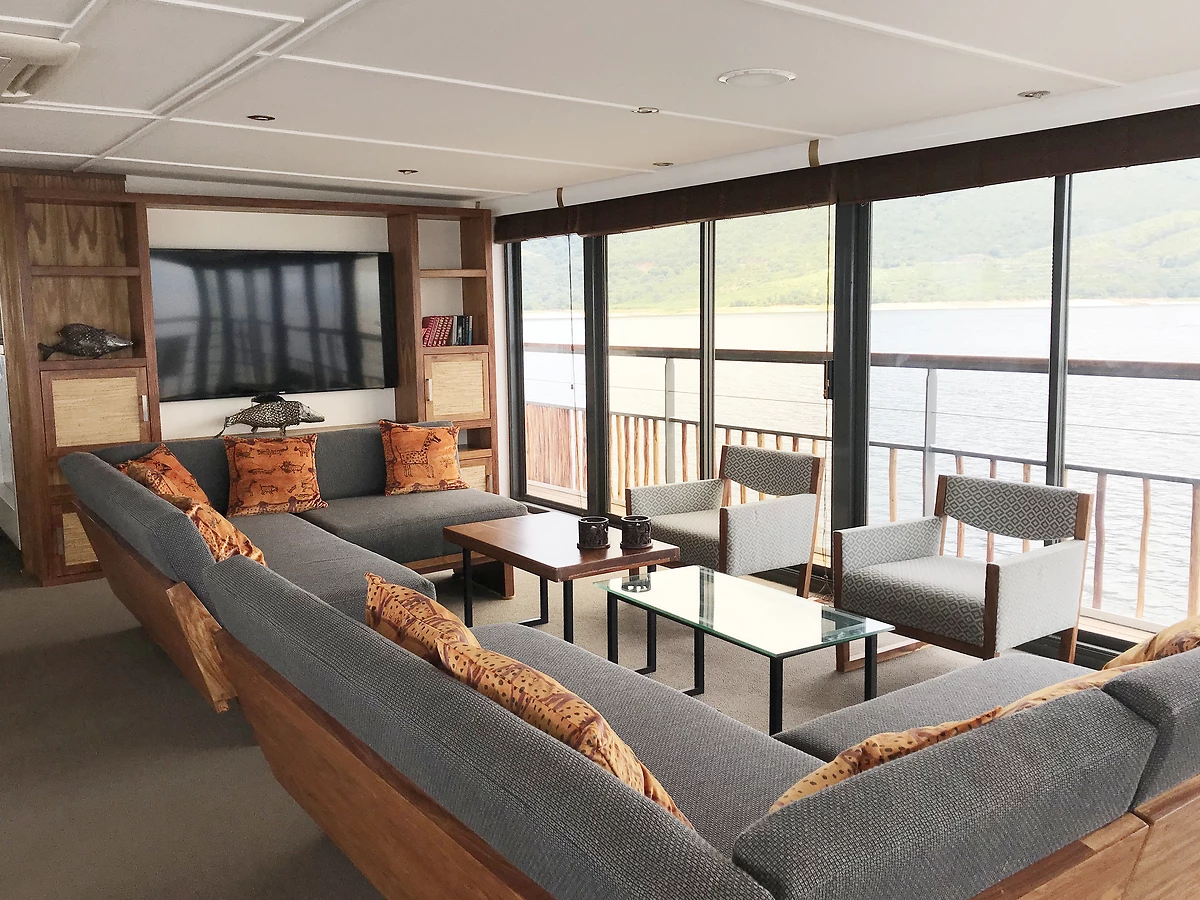 Salon, R/V African Dream
