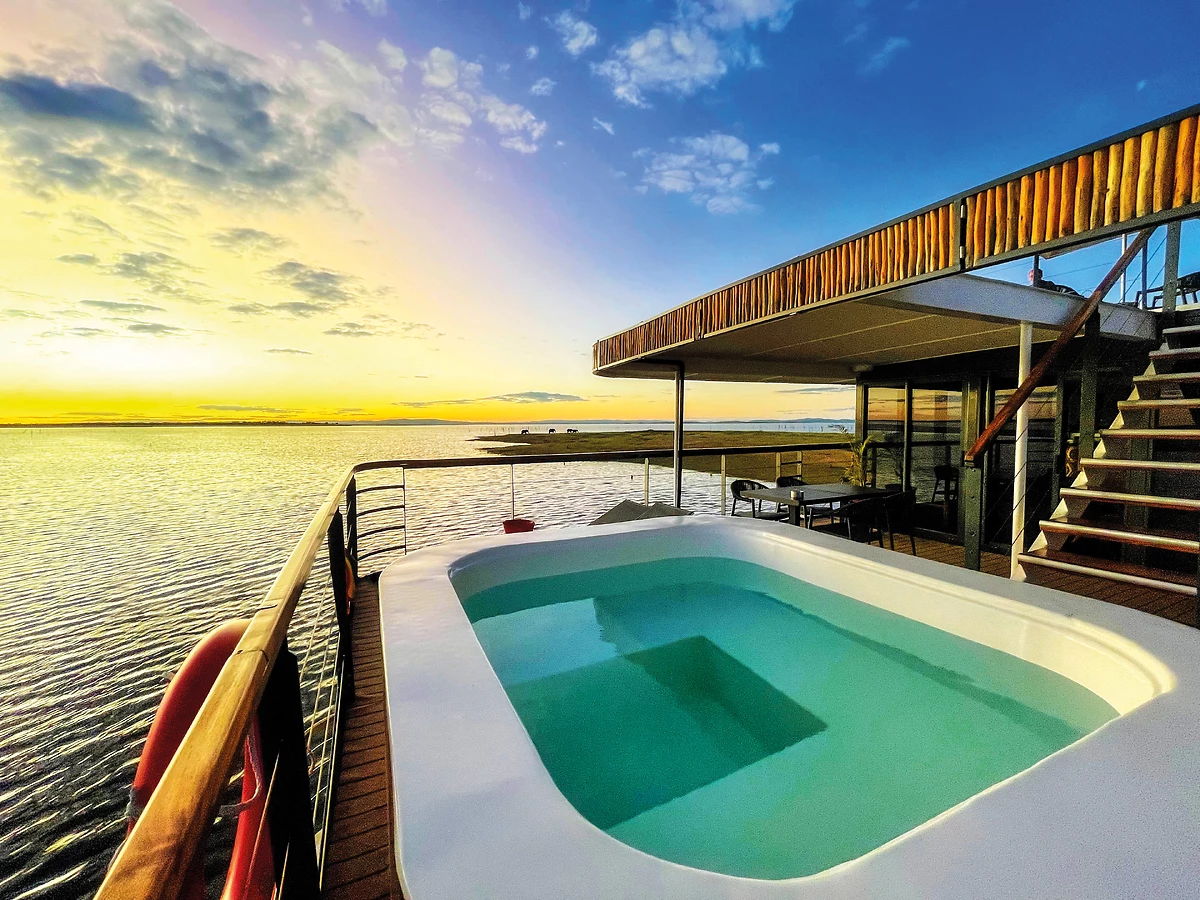 Petite piscine du R/V Zimbabwean Dream sur le pont supérieur